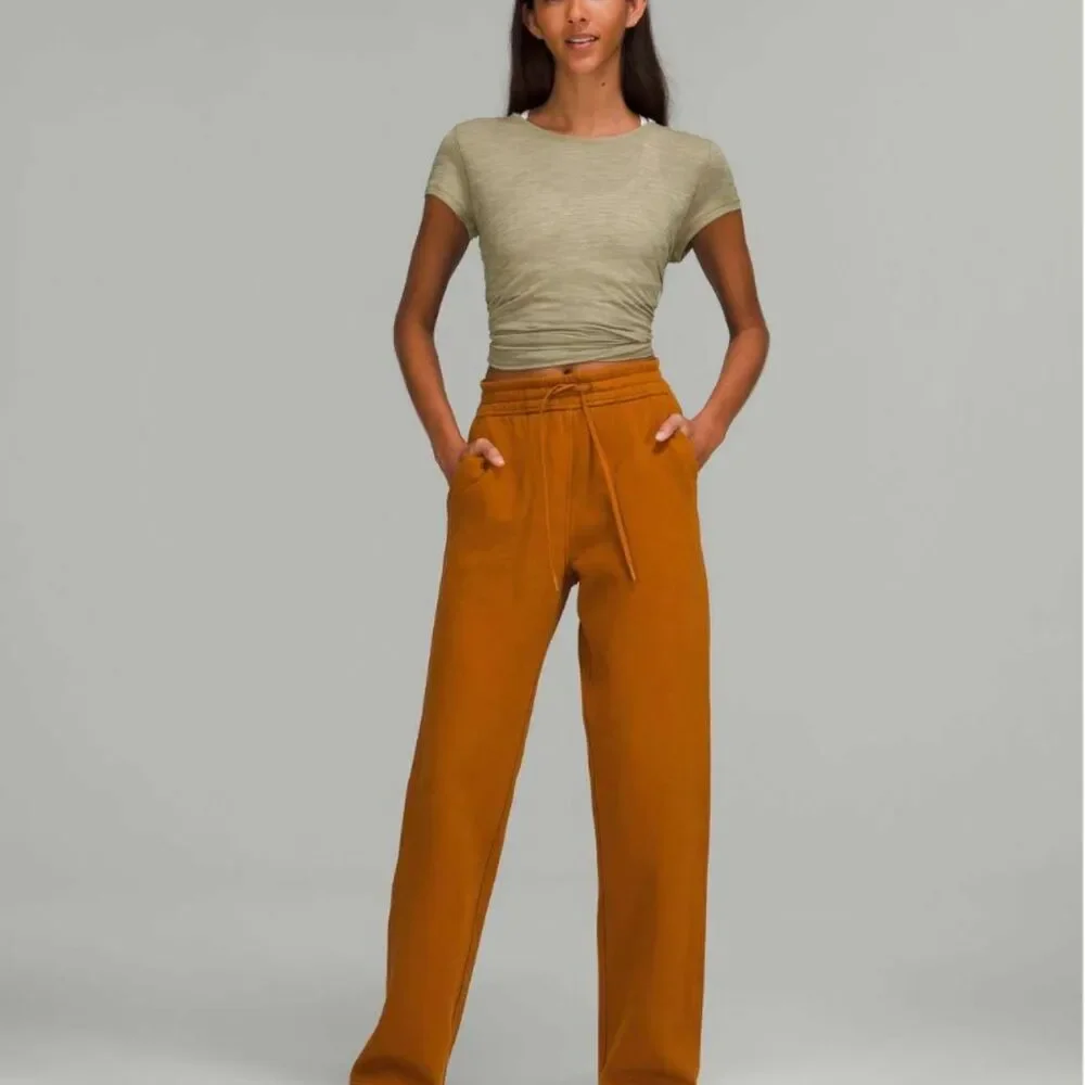 Lululemon Loungeful Straight Leg Sweatpants in Butternut Brown - Size 4 - Picture 1 of 8